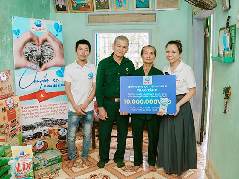 Minh họa công nghệ mã hóa dữ liệu, với các đường mã hóa phức tạp, biểu tượng khóa và dữ liệu được bảo vệ an toàn trên mạng, nhấn mạnh việc bảo vệ thông tin cá nhân.